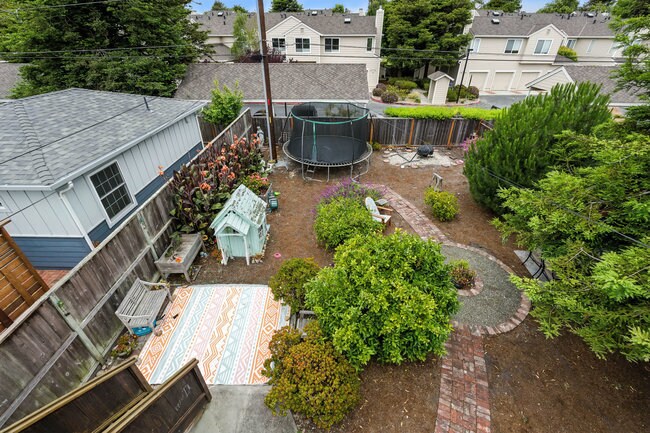 More Photos Of 575 Myrtle St, Half Moon Bay Apartments For Sale