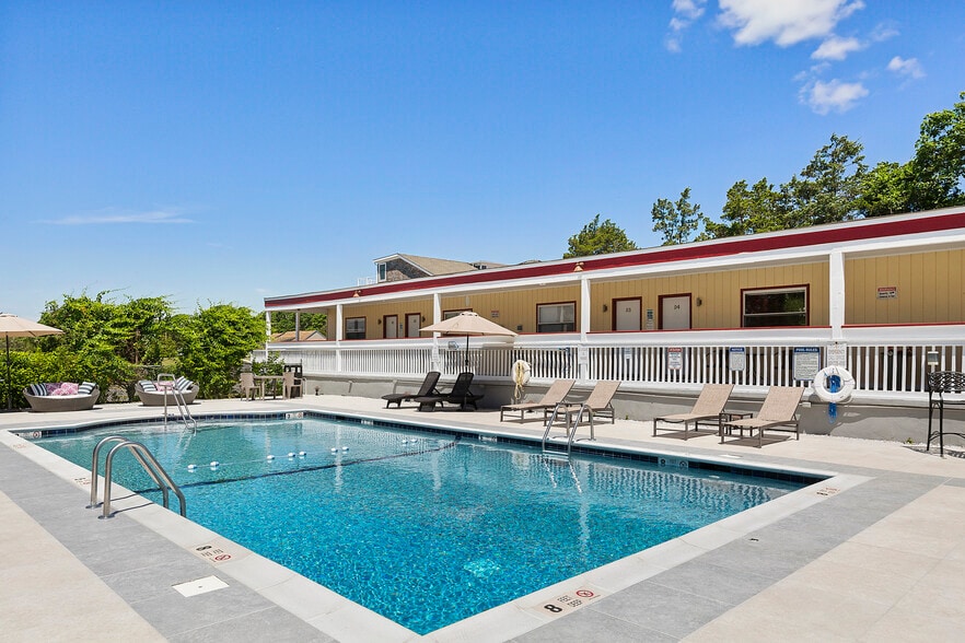 More Photos Of 72 Foster Ave, Hampton Bays Hotel For Sale