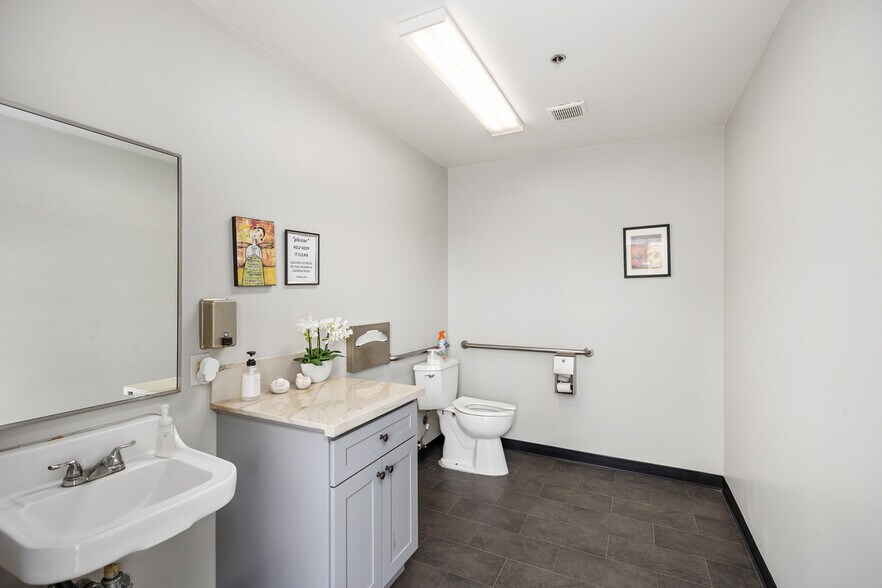 More Photos Of 26361 Crown Valley Pky, Mission Viejo Office For Lease