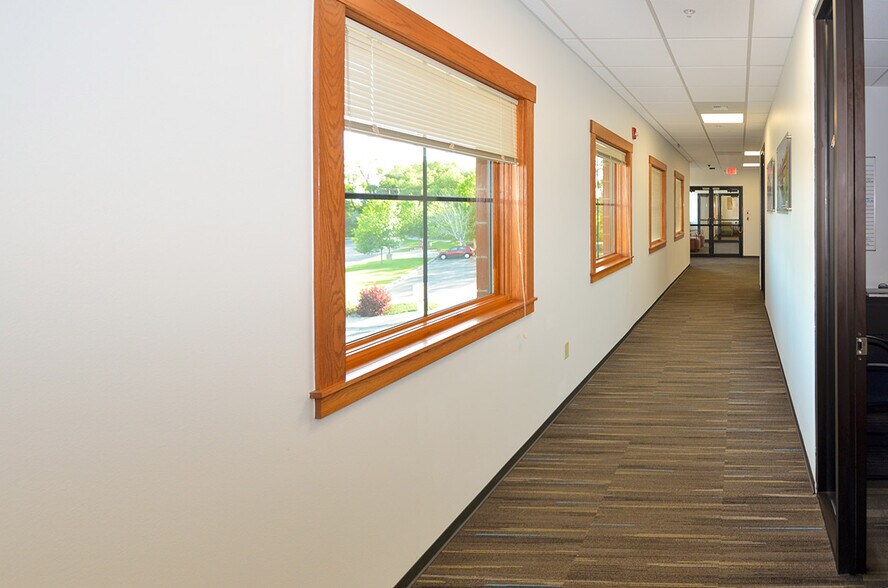 More Photos Of 970 S 29th St W, Billings Office For Sale