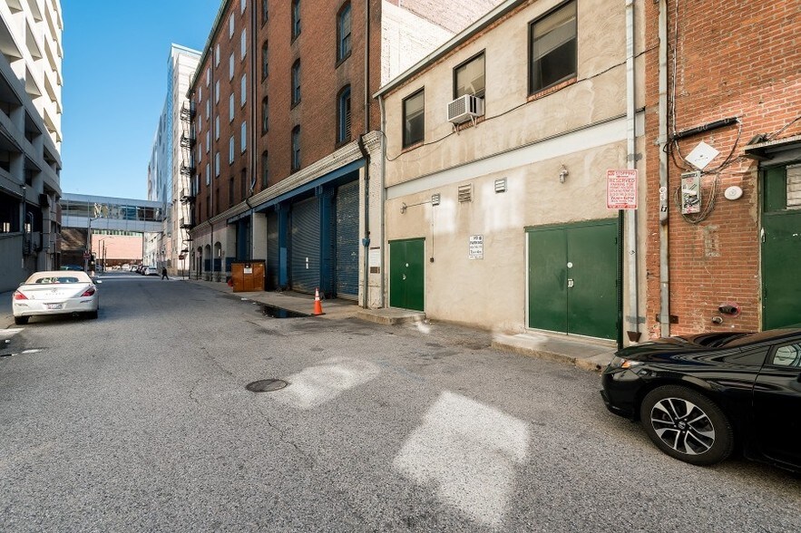 More Photos Of 316-318 Guilford Ave, Baltimore Bar For Sale