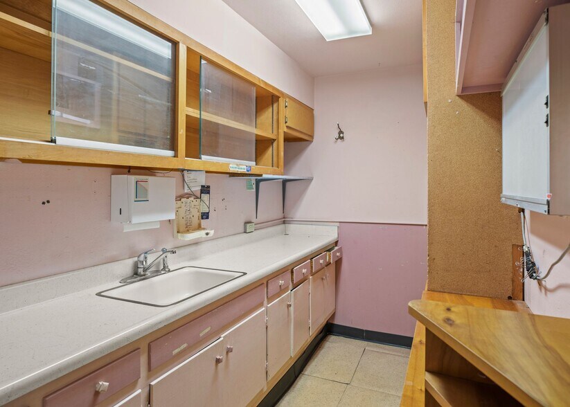 More Photos Of 3326-3328 E Southcross Blvd, San Antonio Medical For Sale