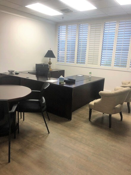 More Photos Of 2375 Tamiami Trl N, Naples Loft Creative Space For Sale