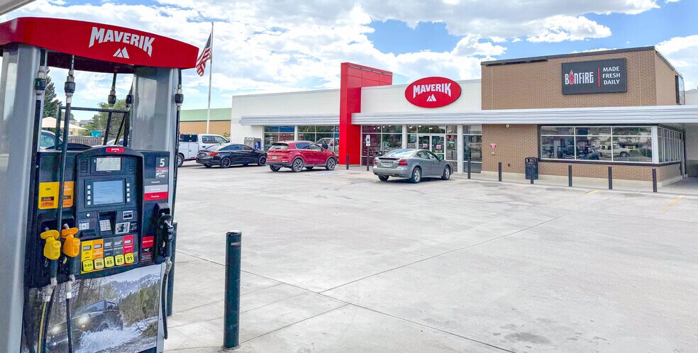 More Photos Of 4505 Ridge Rd, Cheyenne Service Station For Sale