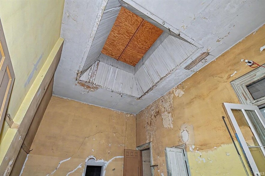 More Photos Of 116-118 N Main St, Goshen Specialty For Sale