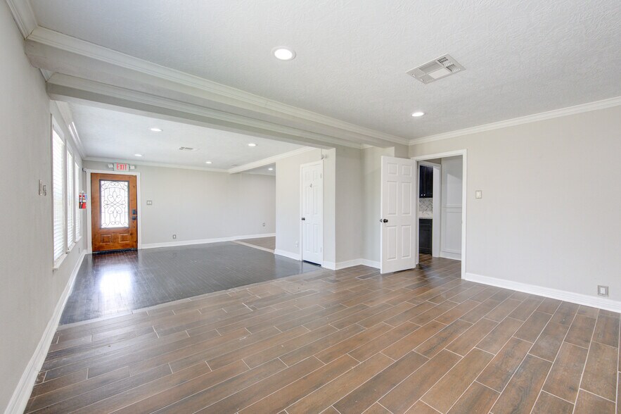 More Photos Of 2208 Strawberry Rd, Pasadena Office Residential For Sale