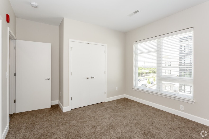 More Photos Of 1000 Berkley Pky, Kansas City Apartments For Sale
