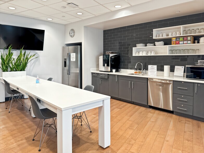 More Photos Of 201 St. Charles Ave, New Orleans Coworking Space