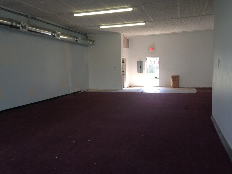 More Photos Of 701-703 E Henry St, Savannah Storefront Retail Residential For Lease