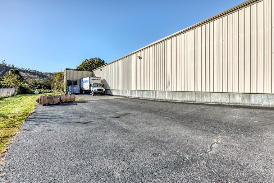 More Photos Of 353 Duff Patt hwy, Duffield General Retail For Sale