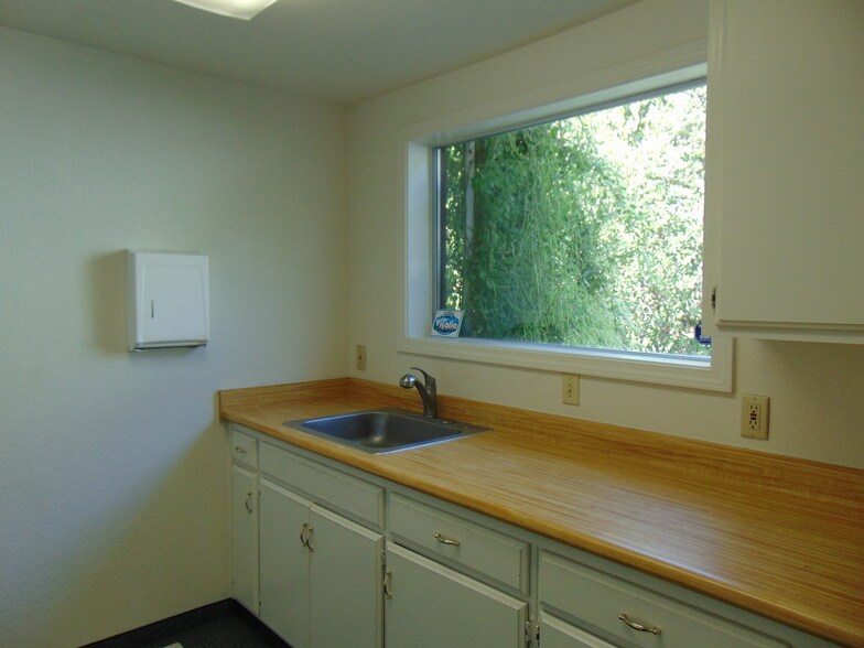 More Photos Of 920 W Main St, Visalia Coworking Space