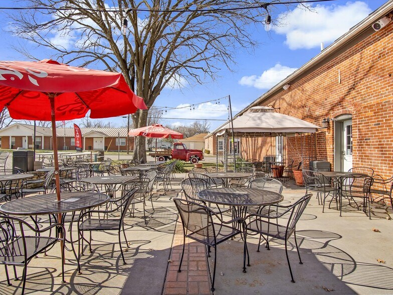 More Photos Of 214 Main St, Ruma Restaurant For Sale