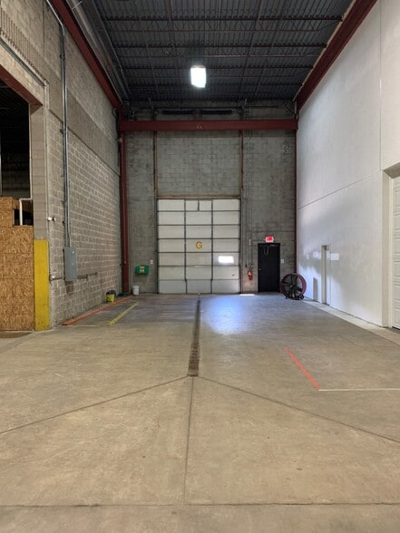 More Photos Of 1740 Cofrin Dr, Green Bay Warehouse For Lease