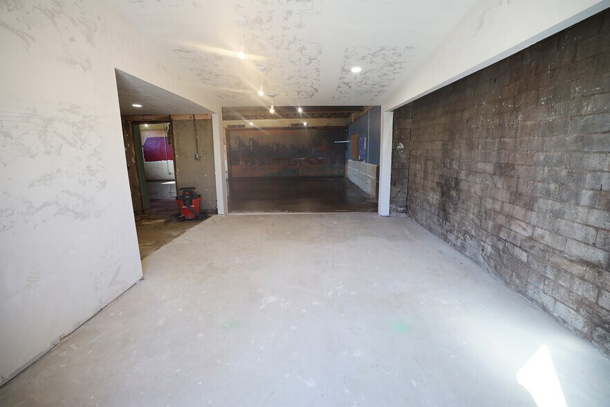 More Photos Of 9321 N Classen Blvd, Oklahoma City Storefront Retail Office For Sale