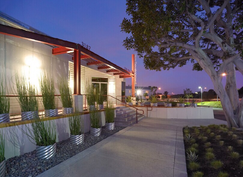 More Photos Of 3185-3189 Pullman St, Costa Mesa Office For Sale