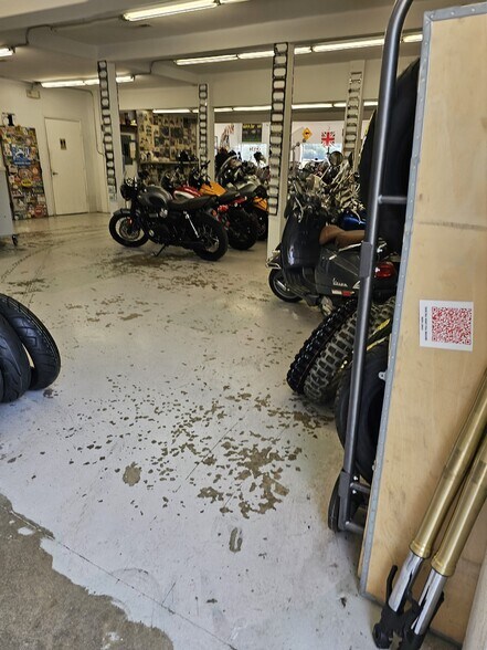 More Photos Of 1204 Bendigo Blvd N, North Bend Auto Dealership For Lease