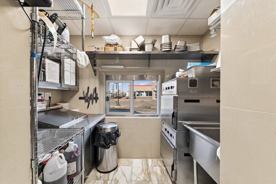 More Photos Of 320 W College St, Pulaski Fast Food For Sale