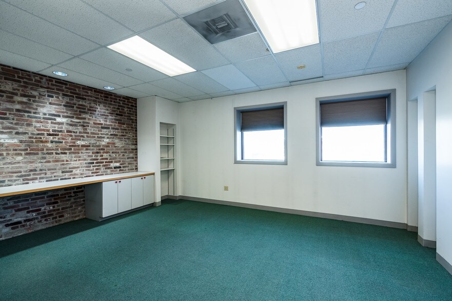 More Photos Of 45 Electric Ave, Brighton Flex For Sale