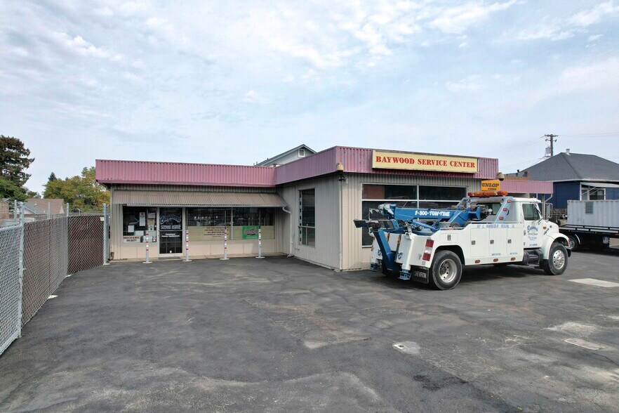 Primary Photo Of 527 E Washington St, Petaluma General Retail For Sale