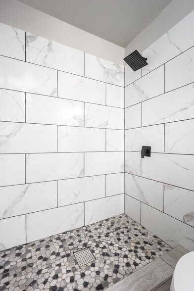 More Photos Of 1402 Veterans Memorial Hwy, Blanchard Warehouse For Sale