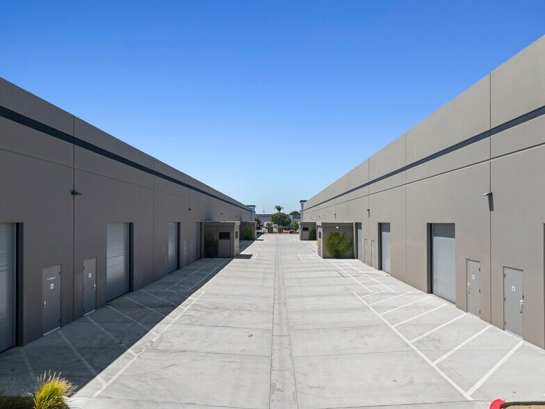 More Photos Of 1400 Graves Ave, Oxnard Distribution For Sale