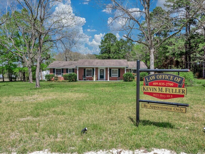 More Photos Of 9021 S US Highway 69, Huntington Flex For Sale