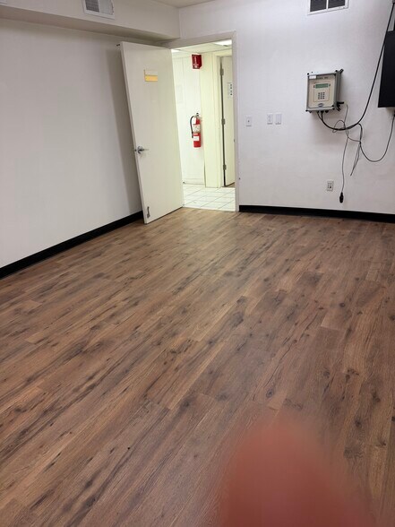 More Photos Of 150 E 400 N, Salem Manufacturing For Lease