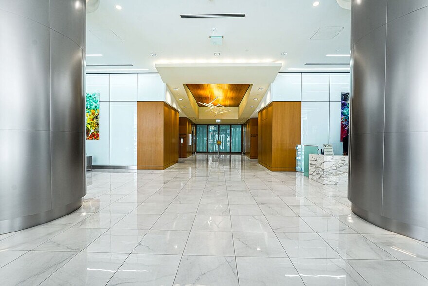 More Photos Of 1 SE 3rd Ave, Miami Office For Lease
