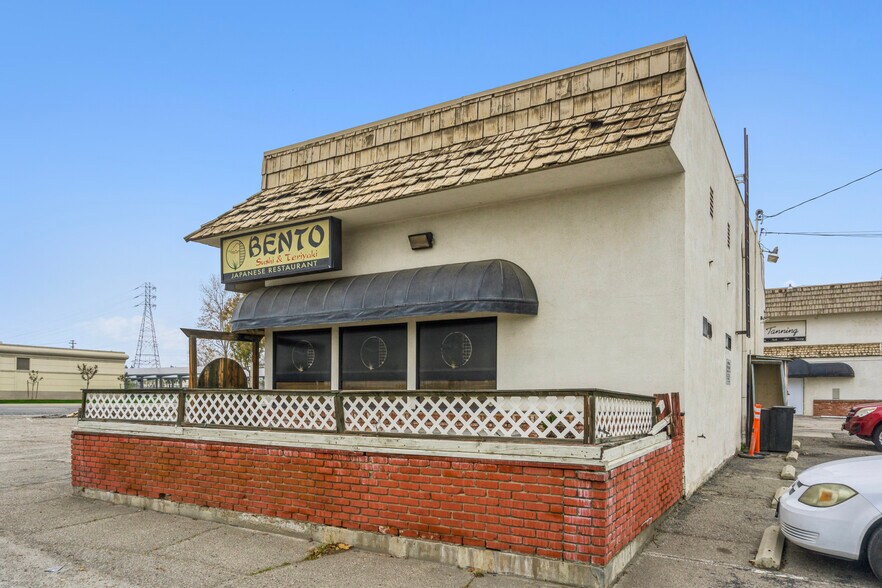 More Photos Of 1656 Oak St, Bakersfield General Retail For Lease