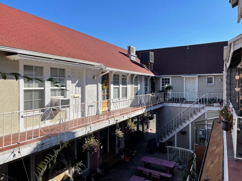 More Photos Of 7467-7475 Melrose Ave, Los Angeles Restaurant For Lease