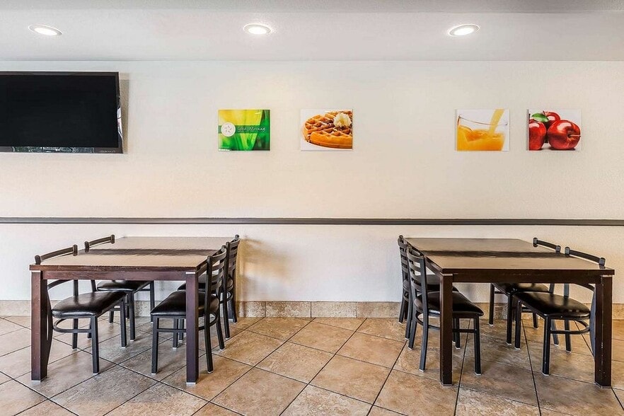 More Photos Of 3135 Old Hwy 395, Fallbrook Hotel For Sale