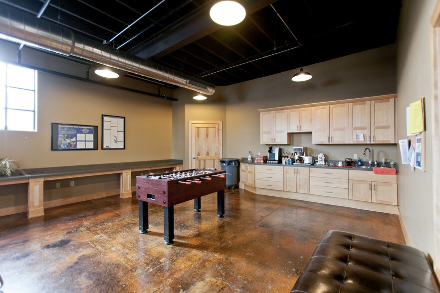 More Photos Of 3117 1st Ave SE, Cedar Rapids Loft Creative Space For Sale