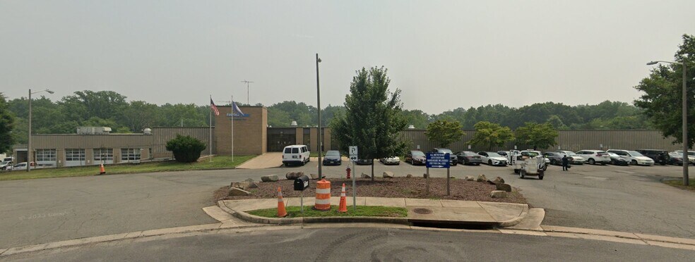 Primary Photo Of 4400 Henninger Ct, Chantilly Warehouse For Sale