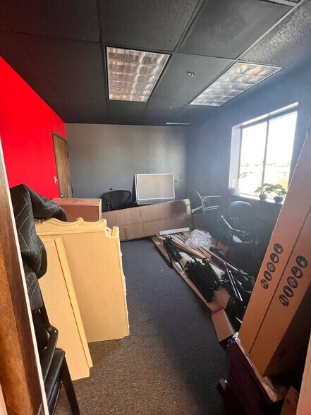 More Photos Of 8140 E Butherus Dr, Scottsdale Auto Dealership For Lease