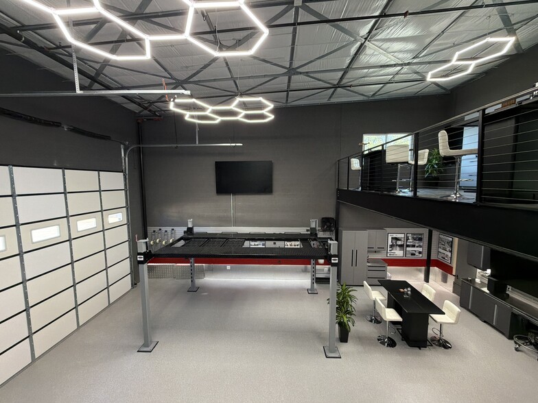 More Photos Of 105 Copper Ranch Rd, Belgrade Showroom For Lease