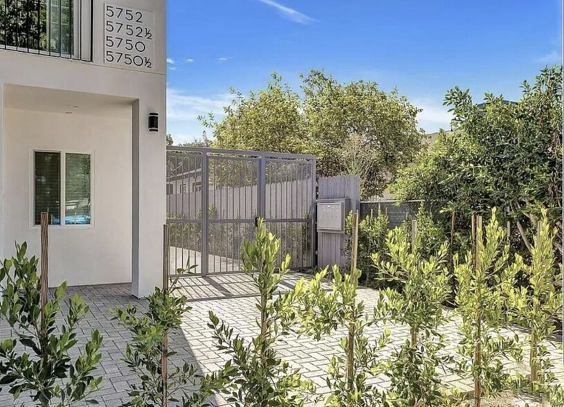 More Photos Of 5750 Kester Ave, Van Nuys Apartments For Sale