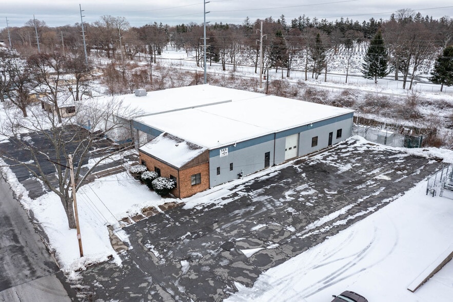 More Photos Of 170 Bennington Dr, Rochester Manufacturing For Lease