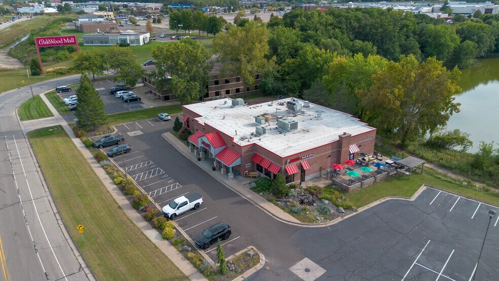 More Photos Of 3560 Oakwood Mall Dr, Eau Claire Restaurant For Sale