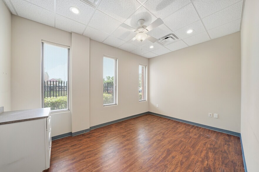 More Photos Of 1208 Highway 6, Sugar Land Medical For Lease