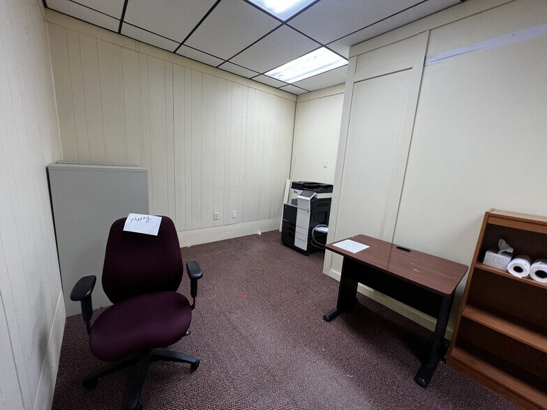 More Photos Of 1075 Ohio Pike, Cincinnati Office For Lease