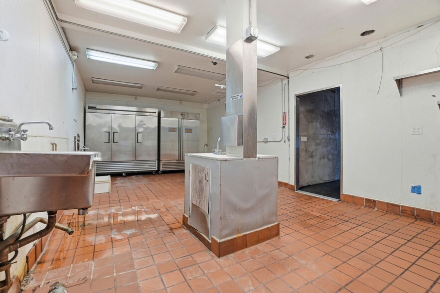 More Photos Of 2368 3rd St, San Francisco Restaurant For Lease