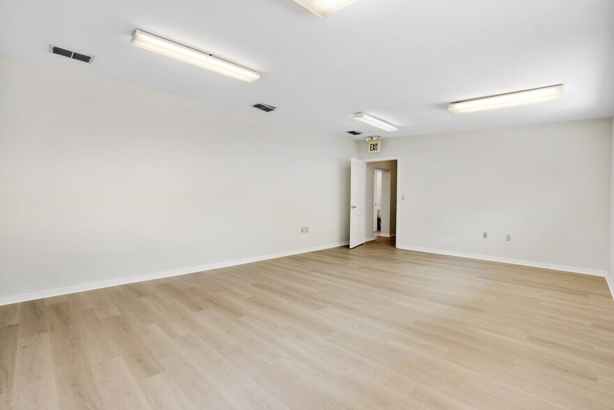 More Photos Of 3248 Commercial Way, Spring Hill Medical For Sale