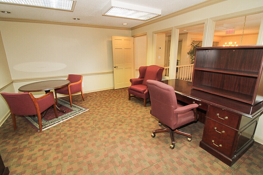 More Photos Of 330 N Cedar Bluff Rd, Knoxville Bank For Sale