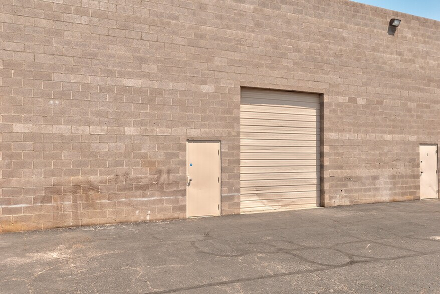 More Photos Of 4275 W Bell Dr, Las Vegas Light Manufacturing For Lease