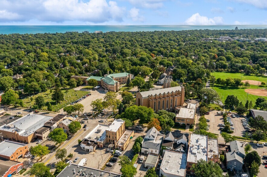 More Photos Of 819 Ridge Rd, Wilmette Freestanding For Sale