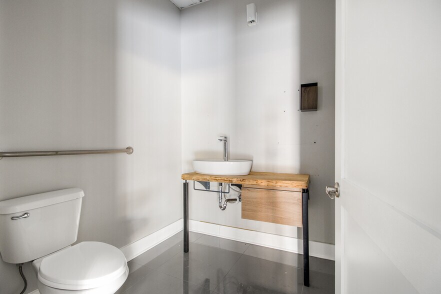 More Photos Of 3220 Blenheim Blvd, Fairfax General Retail For Lease