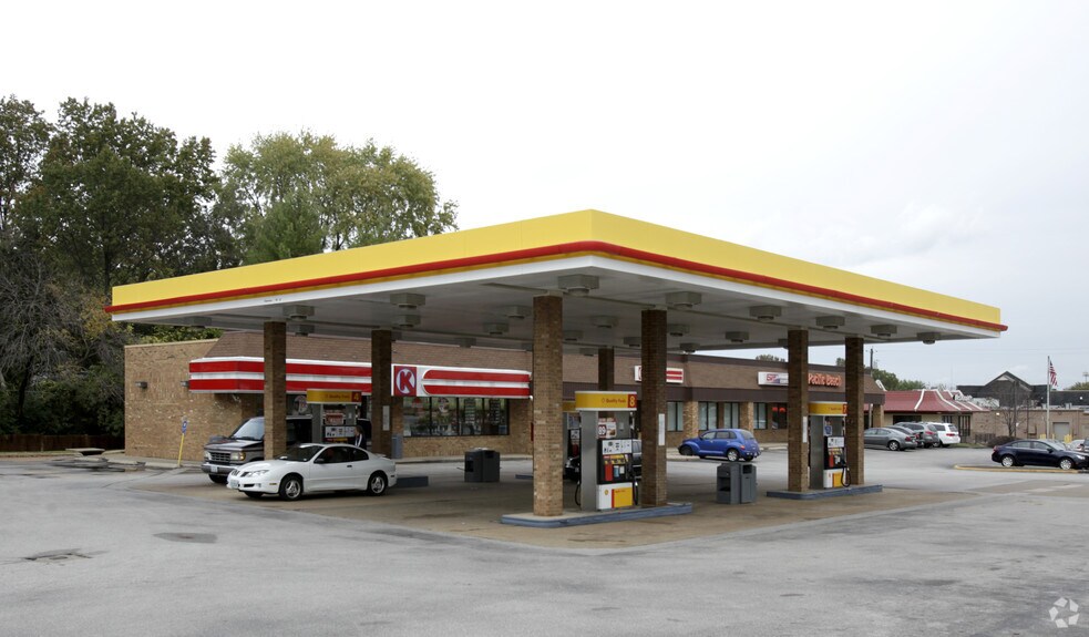 More Photos Of 9917-9927 Watson Rd, Crestwood Unknown For Lease