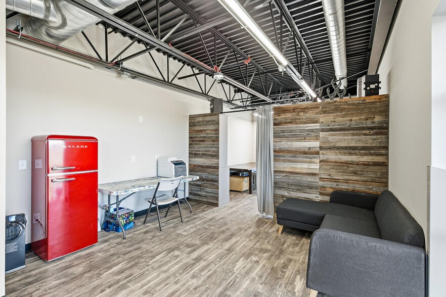 More Photos Of 18233 Lincoln Meadows Pky, Parker Self Storage For Sale