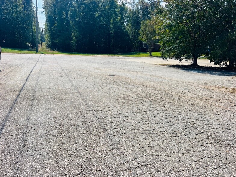 More Photos Of 585 Old Georgia Rd, Moore Warehouse For Lease