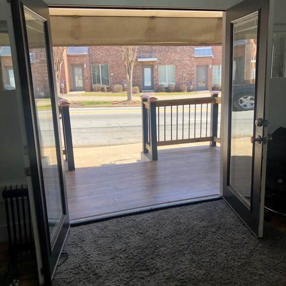 More Photos Of 235 Walker St, Atlanta Research And Development For Lease